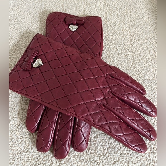 Coach Accessories - Coach
Quilted
Burgundy
Leather
Gloves Merino
Wool w/heart and bow .